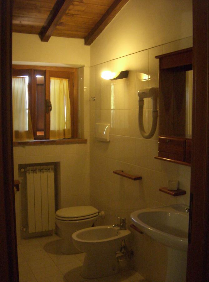 Agriturismo Oliveto Di Geltrude Contessa 阿米里亚 外观 照片